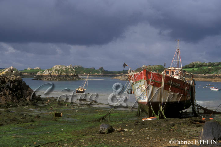 Epave sur l'ile de  Brhat (Ctes d'Armor)