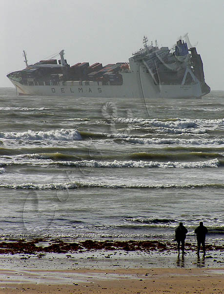 Porte-conteneurs  chou au large de l'Ile de R (24 Octobre2006)