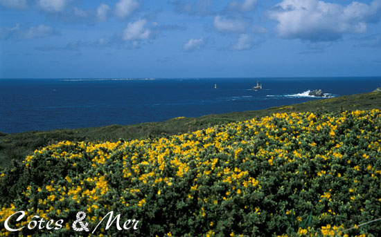 Ile de Sein vue de la Pointe du Raz (Finistre)