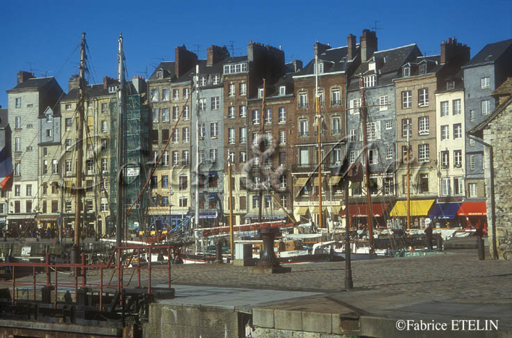 Faades sur le port de Honfleur