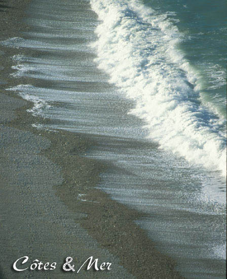 Vagues sur les galets , Etretat (Seine Maritime)