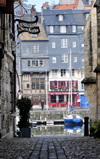 Honfleur,  ruelle sur le port