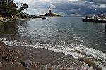 Petit port du Poussaï Dramont , au large , l'Ile d'Or